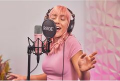 Rode NT1 Signature Series Condenser Mikrofon Pembe